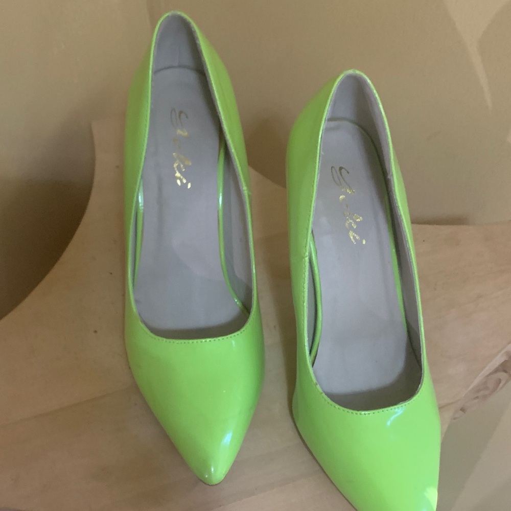 Yoki Bright Lime Green Heels
